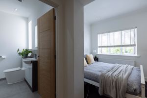 Bed 4 & En Suite- click for photo gallery